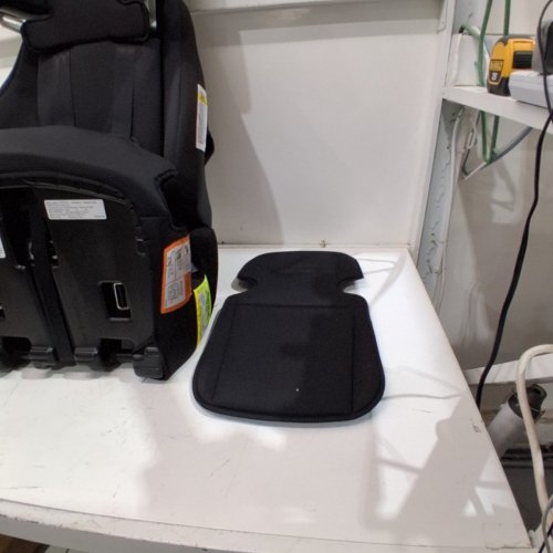GRACO TRANZITIONS 3-IN-1 HARNESS/HIGHBACK/BACKLESS BOOSTER CAR SEAT - 100LBS MAX/CAP - PROOF/BLACK (MODEL: 2035724) image 4