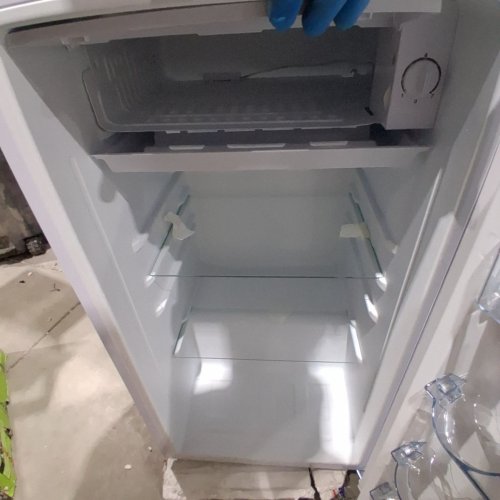 HAMILTON BEACH 3.3CUFT COMPACT REFRIGERATOR - WHITE - (MODEL: HBR33MWEE02) image 2
