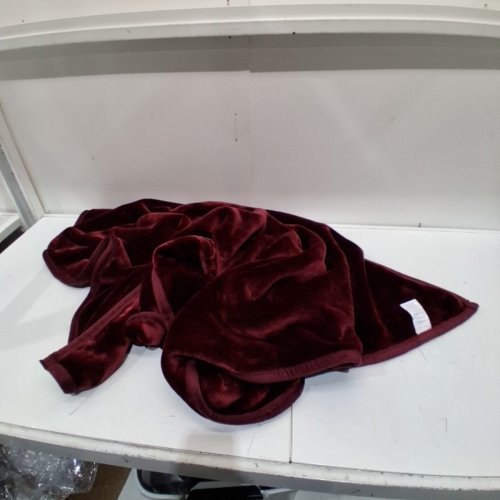 ROYAL VELVET PLUSH THROW BLANKET - 60 " X 70" - RED (MODEL: 1796305) image 2