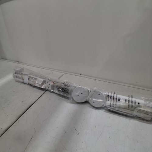 RETRACTABLE SAFETY GATE - 31" X 55" - WHITE image 4