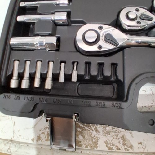 201PC AMAZON BASICS MECHANIC TOOL KIT AND SOCKET SET WITH CASE (MODEL: AMZ1702) image 4