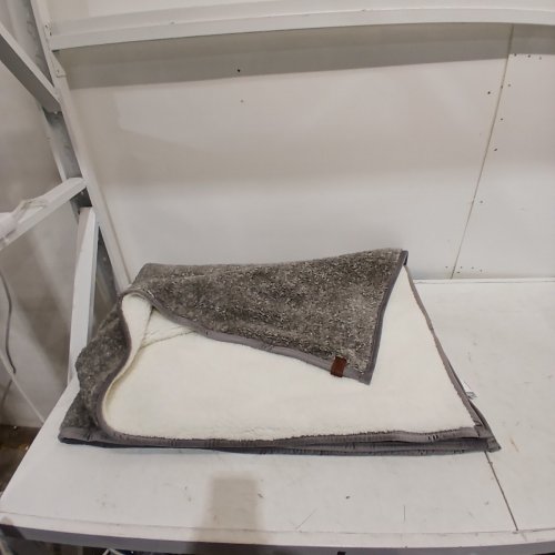 ROOTS HOME SHERPA THROW BLANKET - 50" X 70" - GREY /WHITE (ITEM: 2620482) image 2
