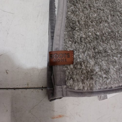 ROOTS HOME SHERPA THROW BLANKET - 50" X 70" - GREY /WHITE (ITEM: 2620482) image 3