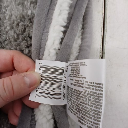 ROOTS HOME SHERPA THROW BLANKET - 50" X 70" - GREY /WHITE (ITEM: 2620482) image 4