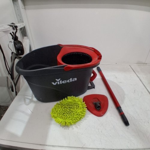 VILEDA EASYWRING SPIN MOP AND BUCKET SYSTEM WITH 2 EXTRA REFILL HEADS AND TELESCOPIC HANDLE - BLACK/RED (MODEL: 1898219) image 2