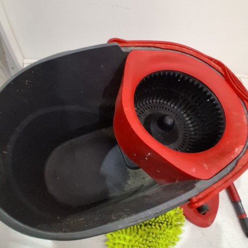 VILEDA EASYWRING SPIN MOP AND BUCKET SYSTEM WITH 2 EXTRA REFILL HEADS AND TELESCOPIC HANDLE - BLACK/RED (MODEL: 1898219) image 3