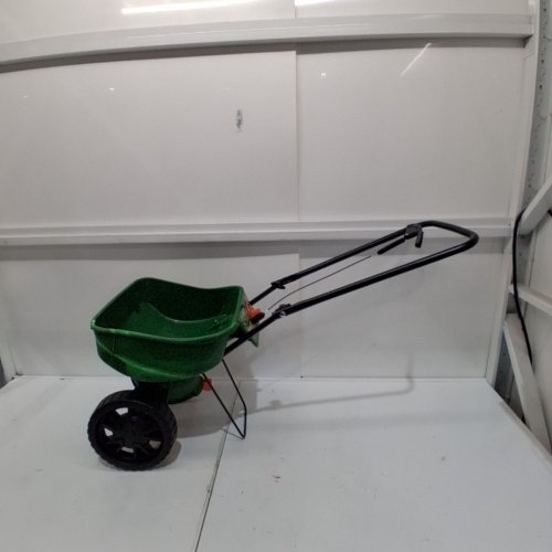 SCOTTS FOLDABLE TURF BUILDER EDGEGUARD MINI BROADCAST SPREADER - 5000SQ.FT - GREEN (MODEL: LB15267/76121) image 2