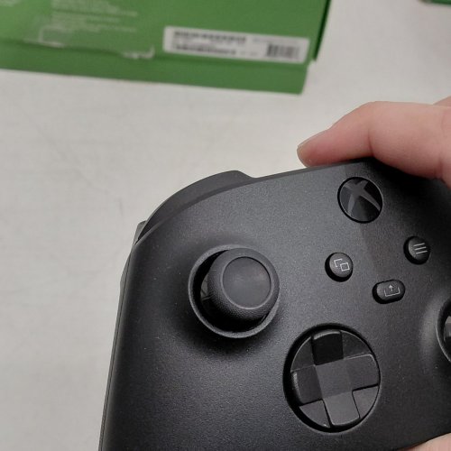 XBOX ONE CORE CONTROLLER - CARBON BLACK image 4