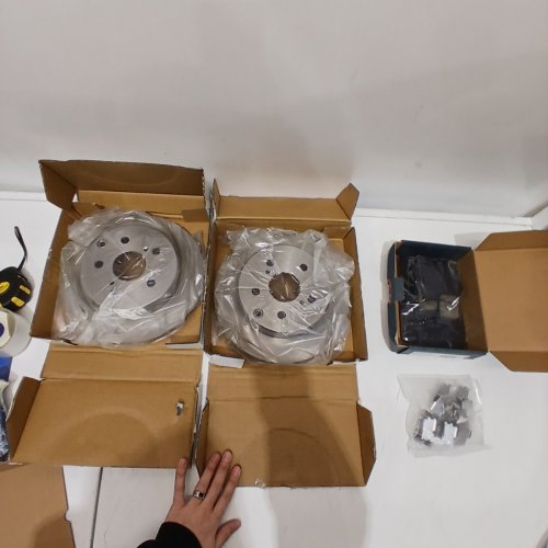 CMX REAR ROTORS WITH CERAMIC BRAKES AND BRAKE SHOES FOR VARIOUS PONTIAC AND TOYOTA MODELS - SILVER/BLACK (MODEL: 8-980483/CMX-D1212/NB-916B) image 2