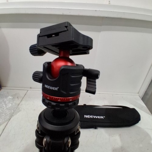 NEEWER BASICS ALUMINUM ALLOY TRAVEL TRIPOD - 20.1" X 52.8" X 66.5" - BLACK & RED (MODEL:TP12 ) image 4