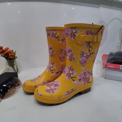 WOMEN'S FLORAL RAIN BOOTS - SIZE 8 - YELLOW image 2