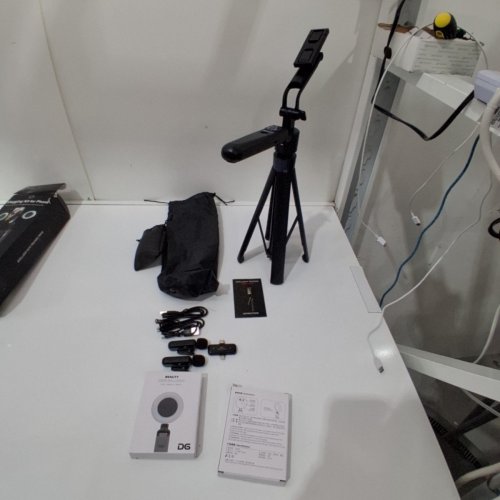YAYUSI VLOGGING KIT, AUTO TRACKING TRIPOD WITH RING LIGHT, MICROPHONES, REMOTE CONTROL - BLACK (MODEL: C19) image 4