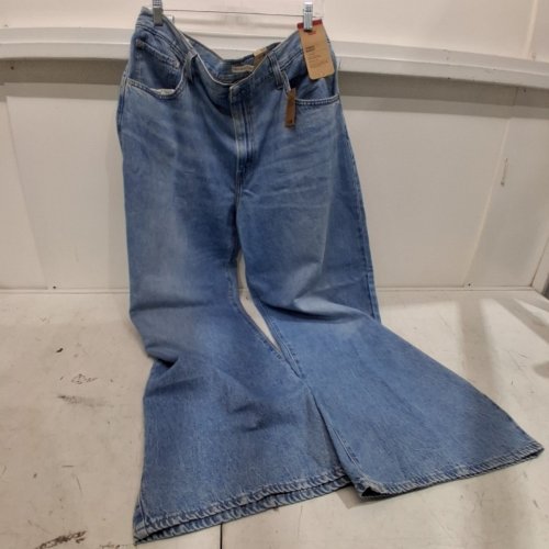 WOMEN'S LEVIS CINCH BAGGY DENIM JEANS - 34W X 31L - LIGHT WASH BLUE image 2