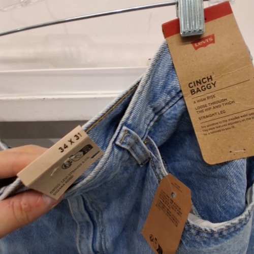 WOMEN'S LEVIS CINCH BAGGY DENIM JEANS - 34W X 31L - LIGHT WASH BLUE image 3