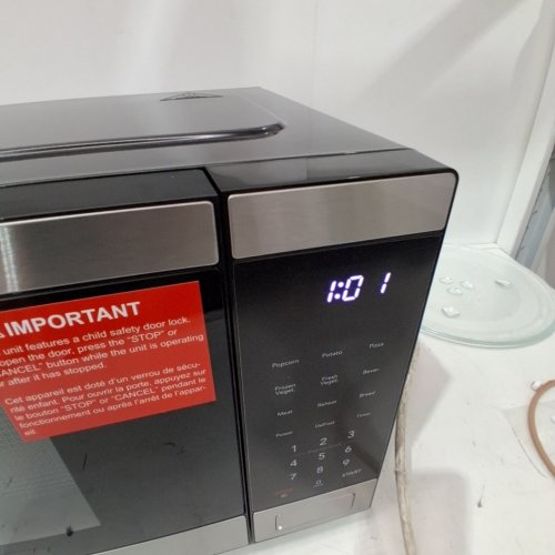 FRIGIDAIRE MICROWAVE OVEN - 0. 9CU.FT - 900W - STAINLESS STEEL (MODEL: EMW959-C) image 2