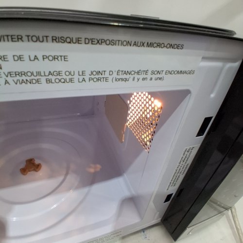 FRIGIDAIRE MICROWAVE OVEN - 0. 9CU.FT - 900W - STAINLESS STEEL (MODEL: EMW959-C) image 3