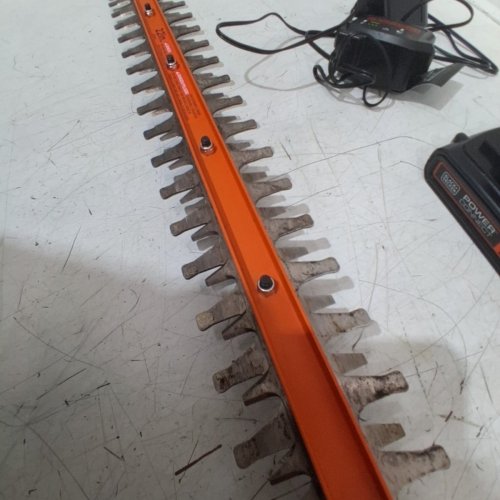 BLACK+DECKER CORDLESS ELECTRIC HEDGE TRIMMER WITH RECHARGEABLE BATTERY - 22", 20V MAX - (MODEL: LHT321) image 4