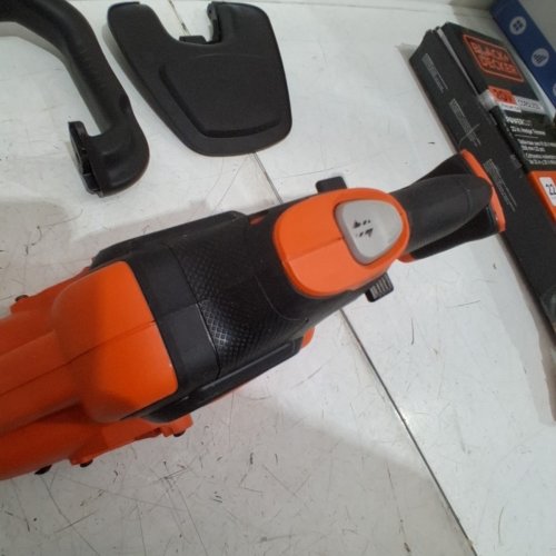 BLACK+DECKER CORDLESS ELECTRIC HEDGE TRIMMER WITH RECHARGEABLE BATTERY - 22", 20V MAX - (MODEL: LHT321) image 5