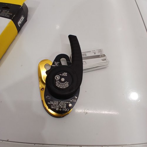 PETZL SELF-BRAKING DESCENDER WITH ANTI-PANIC FUNCTION - 10.5-11.5 MM ROPE - BLACK / YELLOW (MODEL: I'D S) image 3