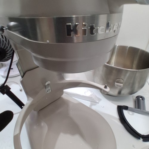 KITCHEN AID 7 QUART BOWL-LIFT STAND MIXER WITH REDESIGNED PREMIUM TOUCHPOINTS - MILKSHAKE image 2