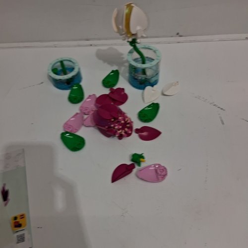 259PC LEGO BOTANICALS WATER LILIES BUILDING SET - AGES 9+ (MODEL: 11511) image 4