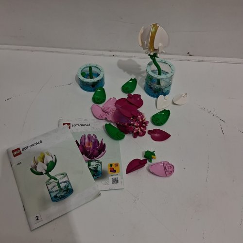 259PC LEGO BOTANICALS WATER LILIES BUILDING SET - AGES 9+ (MODEL: 11511) image 5