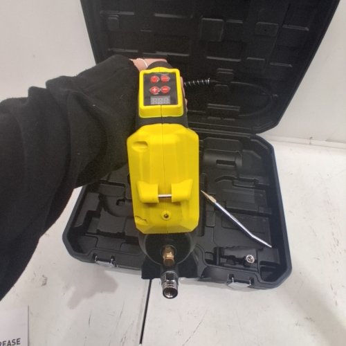 BRAVEX CORDLESS GREASE GUN - ELECTRIC, RECHARGEABLE BATTERY, 40" HOSE, QUANTITATIVE AUTOMATIC PUMPING AT 12,000 PSI - BLACK/YELLOW (MODEL:GGP-008) image 4