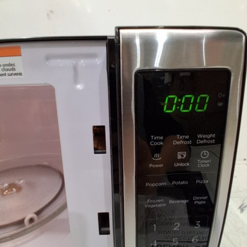 BLACK + DECKER DIGITAL PUSH BUTTON DOOR MICROWAVE OVEN - 700W - BLACK/STAINLESS STEEL (MODEL: EM720CB7-P) image 2