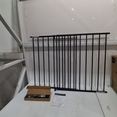 MUNCHKIN PUSH TO CLOSE BABY GATE - 28.5" TO 45" - BLACK image 2