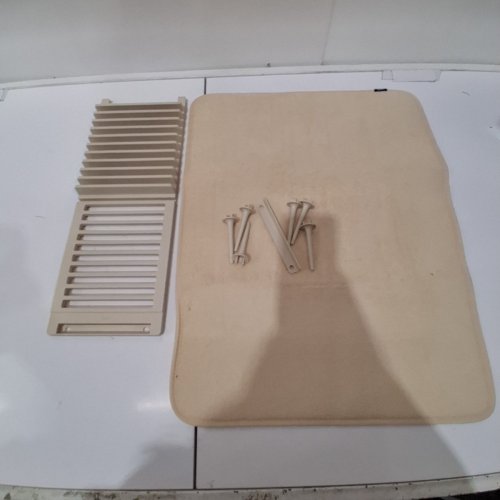 UMBRA UDRY PEG DISH RACK MICROFIBER DRYING MAT - 18" X 24" - LINEN image 2