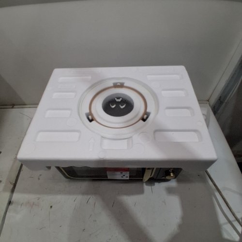 FRIGIDAIRE RETRO MICROWAVE OVEN - 0.7CU.FT - 700W - BLACK/GOLD (MODEL: EMW788-BLACKGLD) image 4
