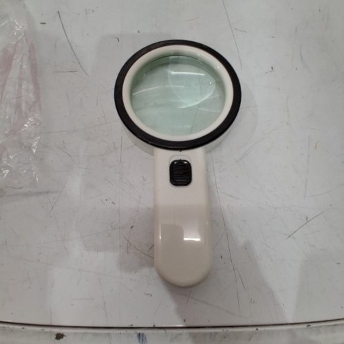 MAGNIFYING GLASS WITH LIGHT - 30X MAGNIFICATION - WHITE image 3