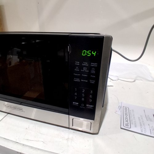 BLACK & DECKER 0.9 CU. FT. MICROWAVE OVEN, 900W image 2