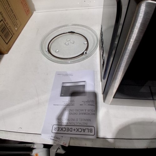 BLACK & DECKER 0.9 CU. FT. MICROWAVE OVEN, 900W image 4