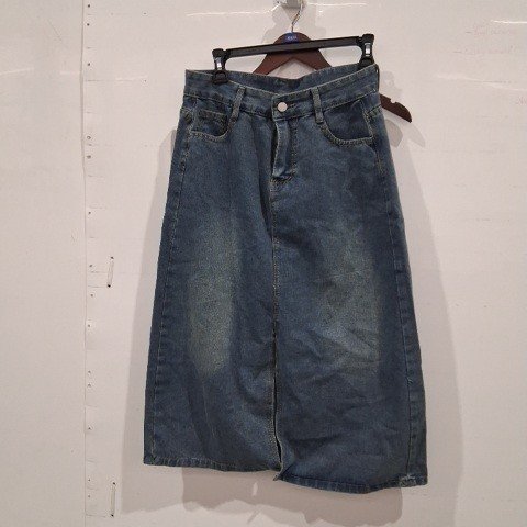 WOMEN'S BLUE JEANS DENIM SKIRT - EXTRA LARGE - BLUE image 3