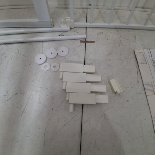 SAFTEY 1ST AUTO CLOSE WALK THROUGH BABY SAFETY GATE - WHITE - (MODEL: GA099CWHO1ZY) image 4