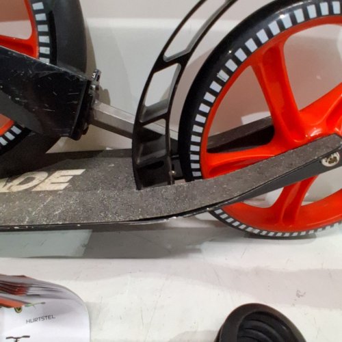 HURTLE RENEGADE ADJUSTABLESCOOTER WITH KICKSTAND, ADJUSTS FROM CHILD TO ADULT HEIGHT - BLACK (MODEL: HURTSBLK) image 3