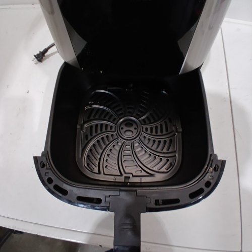 CHEFMAN TURBOFRY TOUCH AIR FRYER - 8QT - SILVER/BLACK (MODEL: RJ38-SQSS-8T-CA-AM) image 4