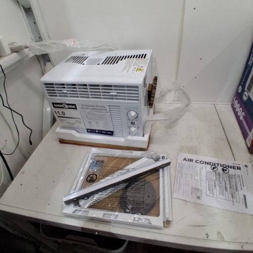 GE APPLIANCES ELECTRONIC WINDOW AIR CONDITIONER - 5,000 BTU - 150SQ.FT - WHITE (MODEL: AWAS05BWFC) image 3