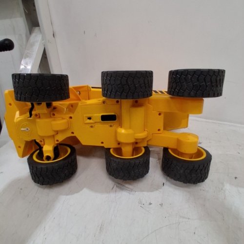 CAT CONSTRUCTION MASSIVE MOVER REMOTE CONTROL DUMP TRUCK TOY - YELLOW (MODEL: 1851476) image 6