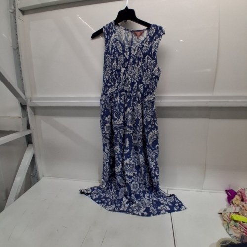WOMEN'S IYLA SLEEVELESS FLORAL DRESS - MEDIUM - NAVY AND WHITE image 2