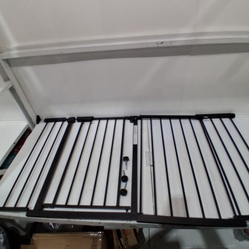 VEVOR BABY SAFETY GATE - ADJUSTABLE WIDTH 60.6"-63.3"X30" - BLACK (MODEL: YFB1002B) image 2