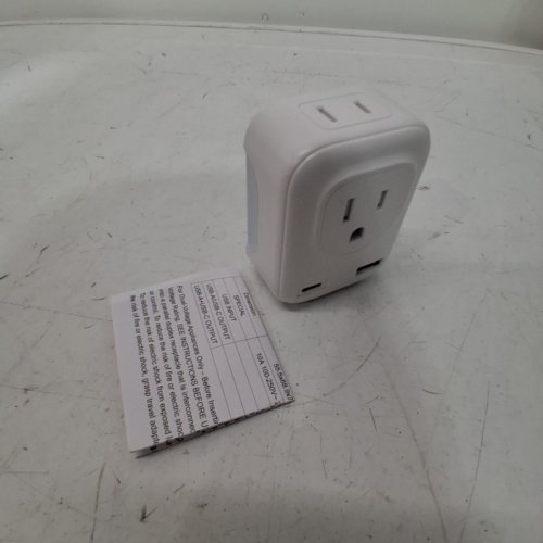 HITRENDS CANADA US TO UK PLUG ADAPTER WITH 2 AMERICAN OUTLETS & USB-A &USB-C - WHITE image 2