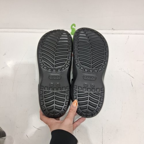 CROCS CLASSIC - WOMEN'S 10 - BLACK image 4