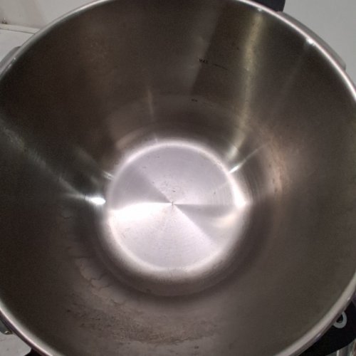 VERKA TRI-PLY BOTTOM PRESSURE COOKER - 7L image 3