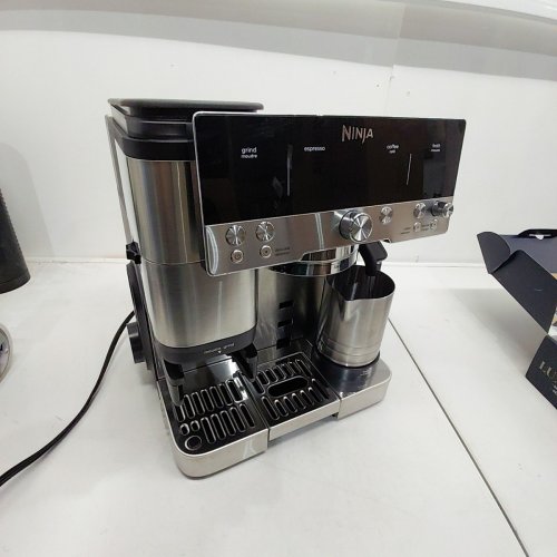 3-IN-1 NINJA LUXE CAFÉ SIGNATURE SERIES ESPRESSO MACHINE - SILVER/BLACK (MODEL: ES655CCO) image 3