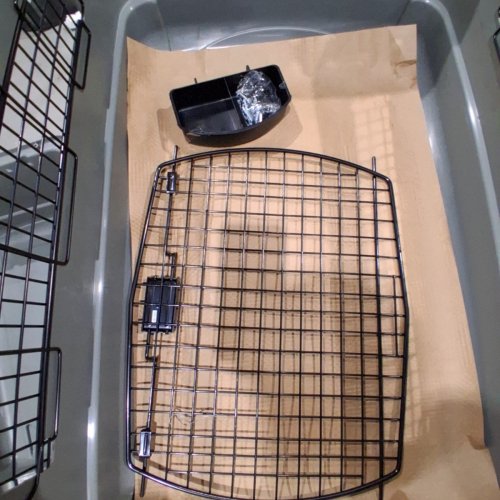 PETMATE SKY KENNEL WITH INTERIOR WATER DISH MOAT - 28" X 20.5" X 21.5" , FOR 25-30LB DOGS - GREY (MODEL: 531576) image 3