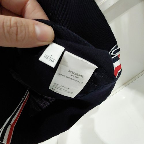 MEN'S THOM BROWNE CLASSIC V-NECK MERINO WOOL 4-BAR STRIPE CARDIGAN - 1 - NAVY (STYLE: MKC002A-Y1014-415) image 6