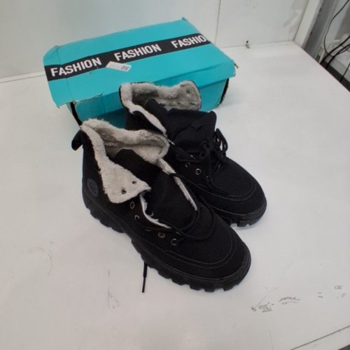 WOMENS FASHION SPORT FUR-LINED BOOTS - SIZE 12- BLACK image 2