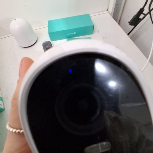 WUUK WIRELESS SECURITY WI-FI CAM PRO KIT WITH COMPANION APP FOR ANDROID AND IOS - WHITE - (MODEL: Y0410 B0210 2N1) image 2